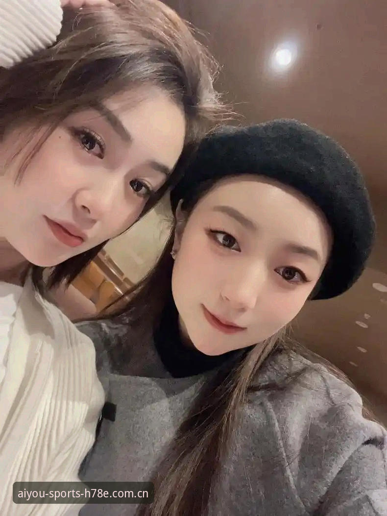 爱游戏体育官方CN新版注册手机版 上周末,圈里一个老朋友——杨杰——大半夜发消息过来,说他主队那场凌晨三点开赛的欧冠,愣是通过手机端第一时间看到了实时数据复盘和回放片段,比电视转播还快了几秒。他说这话时带着一股子“哥儿们,我发现新大陆了”的兴奋劲儿。我其实没太意外。在中国体育观赛这块儿,圈内人都知道真正的隐蔽通道总在不显眼的地方藏着,至于《爱游戏体育官方CN新版注册手机版》,外行可能觉得就是个普通入口,但在我们这帮成天蹲守数据的用户眼里,它就是那把只开一扇门的小钥匙。